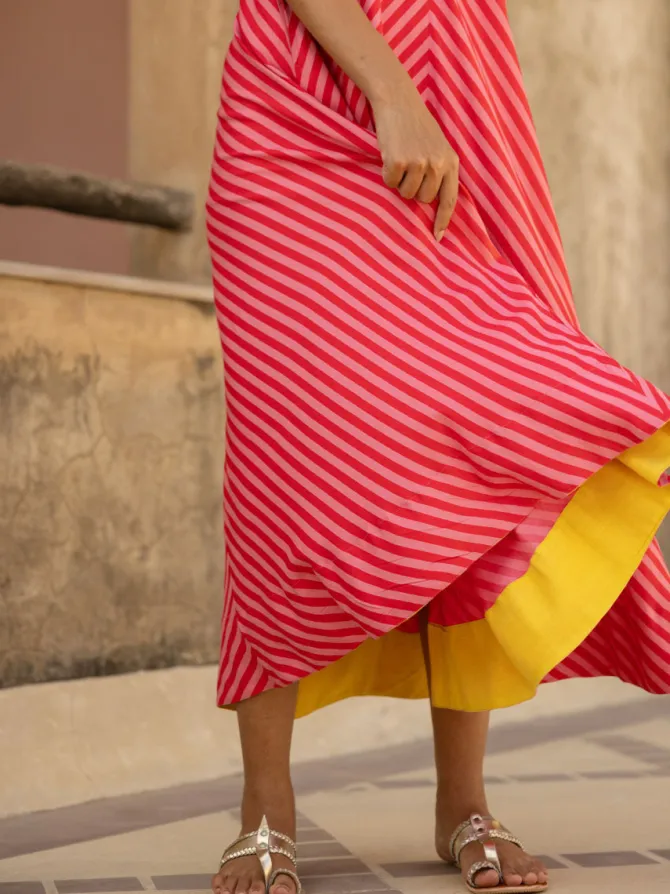 The Queen Sleeveless Dress