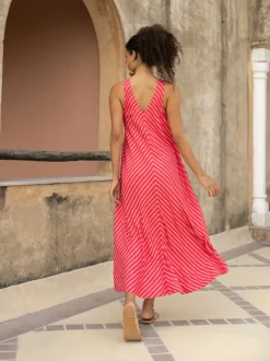 The Queen Sleeveless Dress