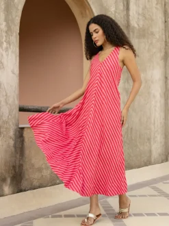 The Queen Sleeveless Dress