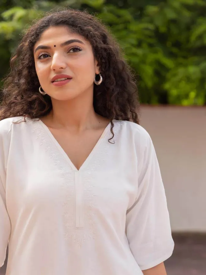 White Viscose Embroidered Kurta